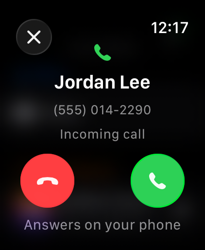An incoming call on the watch with Decline and Answer